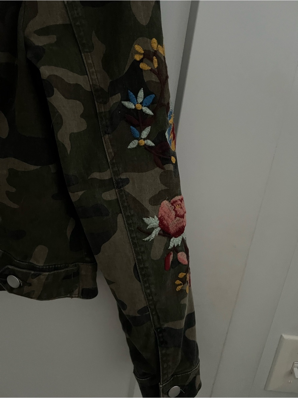 Embroidered Camouflage Denim Jacket - Olive Floral new - Picture 5 of 6